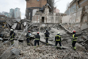 Remnants of the rocket damaged a building in Kiev, explosions were heard: "No...