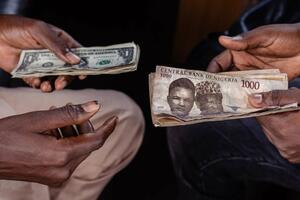Biznismen poklanjao novac u Nigeriji, više mrtvih u stampedu