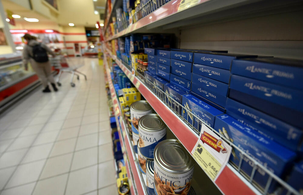 <p>Reporteri “Vijesti” ustanovili da ima trgovaca koji su u dane pred akciju imali iste cijene iz ove grupe proizvoda kao i juče kada su ih označili posebnom crvenom oznakom</p>