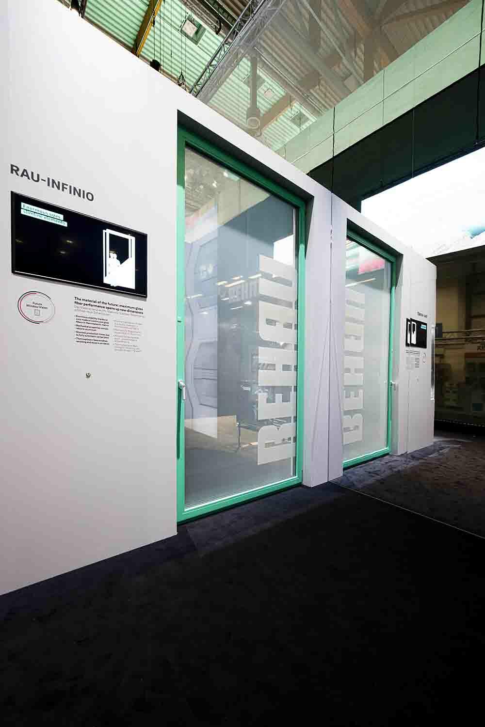 <p>Kompanija REHAU i ove godine je nastupila na jednom od najvećih sajmova industrije prozora i vrata, Fensterbau Frontale 2024 u Nirnbergu, u Njemačkoj, na kojem je predstavila najnovije inovacije i ugostila više od 400 partnera i kupaca iz cijelog regiona.</p>