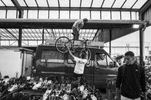 Individualni fotografski koncepti: Izložbe fotografija "Ispod...