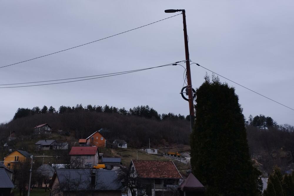 Kablove podižu na veću visinu, Foto: Dragana Šćepanović