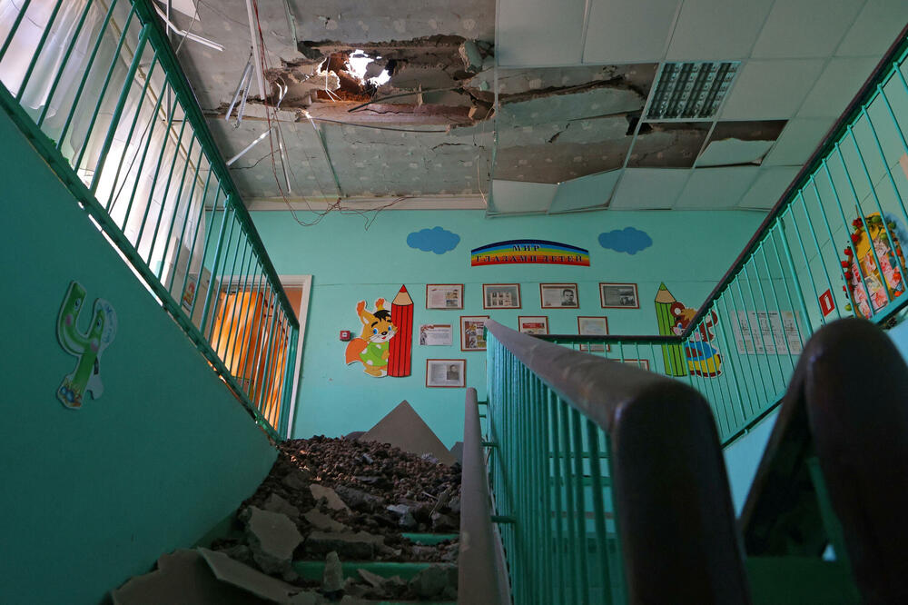 Rupa u krovu belgorodskog vrtića nastala kao posljedica ukrajinskog bombradovanja, Foto: Reuters