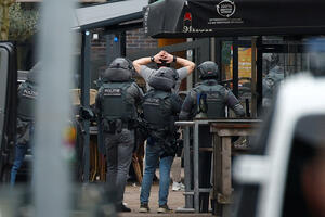 Holandija: Talačka drama završena, uhapšen muškarac koji je držao...