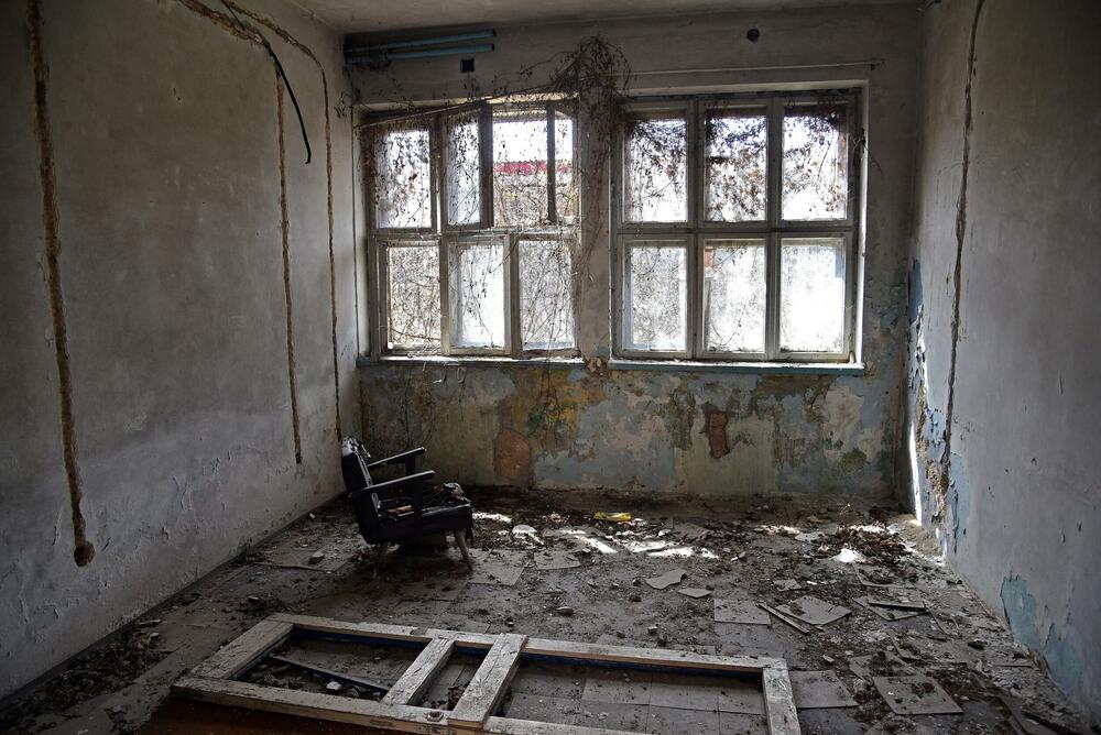 <p>Jedan od najstarijih i najznačajnijih događaja u umjetnosti Crne Gore, Tradicionalna izložba Udruženja likovnih umjetnika Crne Gore, privukla je pažnju javnosti i na otvaranju okupila veliki broj ljudi. Postavka donosi uvid u tendencije i kretanja domaćih autora, a u Paviljonu je do kraja aprila</p>