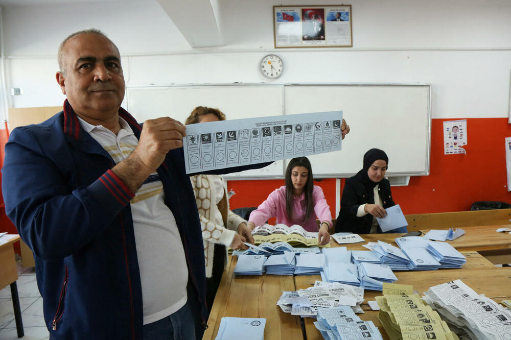 Sa glasačkog mjesta u Dijarbakiru, Foto: REUTERS