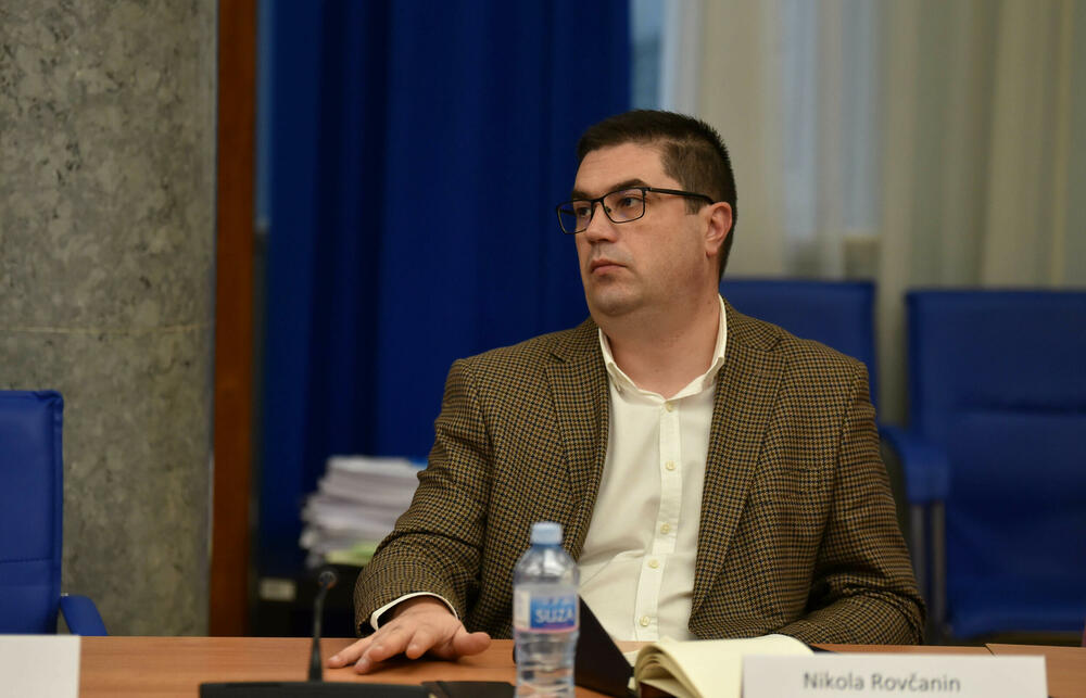 To create a democratic environment for a fair and legal election contest: Rovčanin