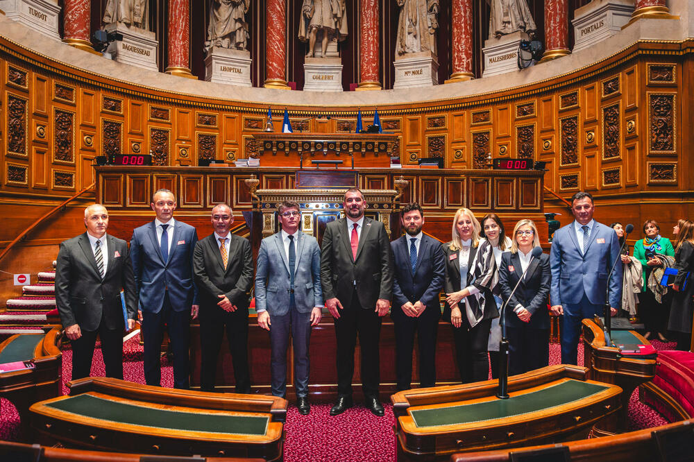 Krapović sa Perenom i Gasijuom, zvaničnicima u francuskom Senatu i Skupštini, Foto: Ministarstvo odbrane
