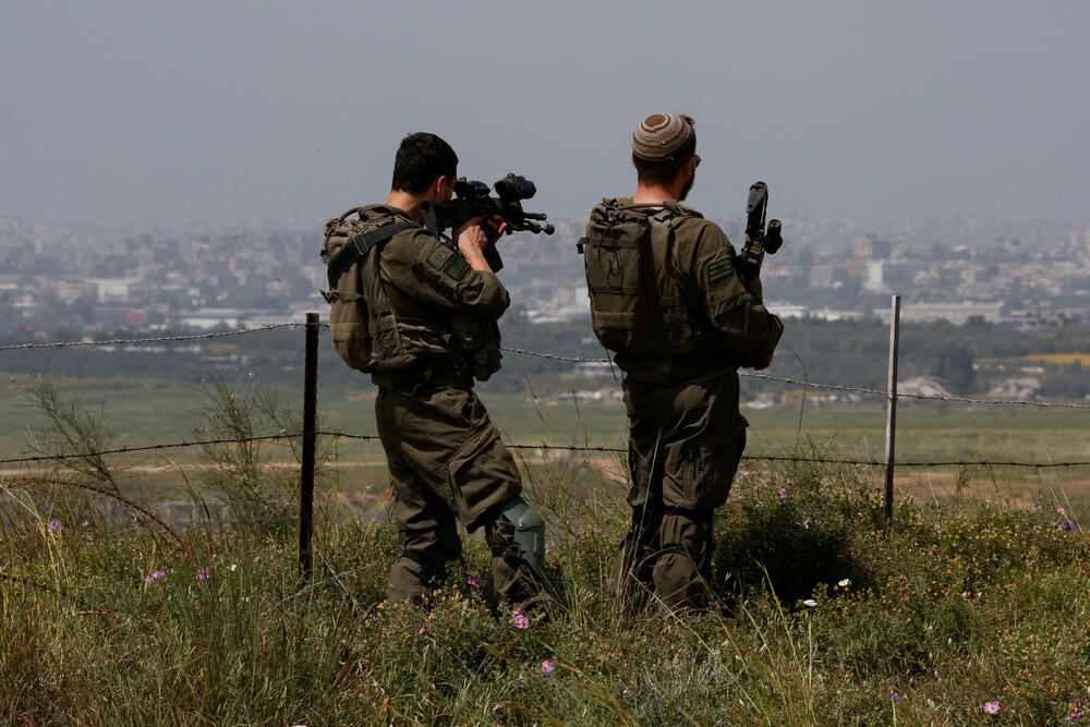 Pripadnici IDF-a na izraelskoj strani granice sa Gazom