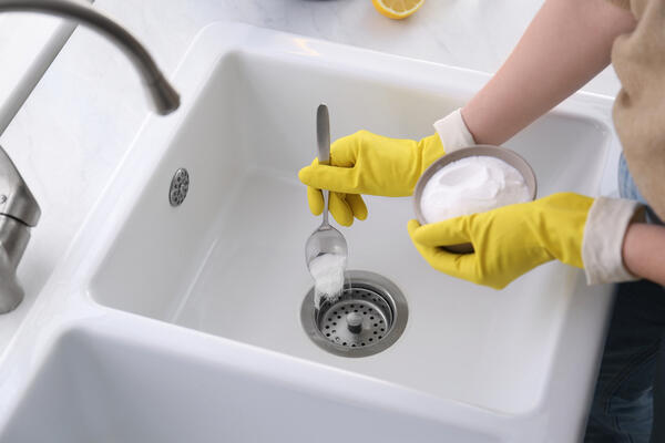 Good trick: Why should you put salt in the sink drain at night?