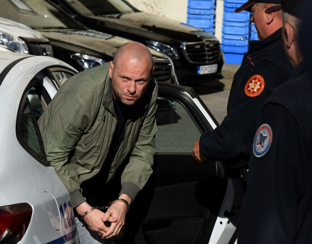 <p>"Osumnjičeni je iznio odbranu i nije odgovarao na pitanja", rekao je državni tužilac i portparol SDT-a Vukas Radonjić</p>