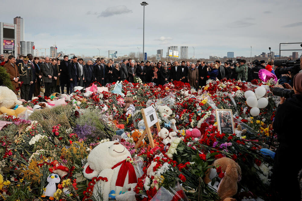 Odavanje pošte stradalima u napadu, Foto: Reuters