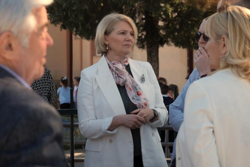 Olivera Injac u posjeti OŠ "Branko Božović", Foto: Glavni grad Podgorica