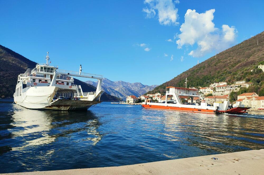 Trajekti “Ruka pravde” i “Igalo”, Foto: Siniša Luković