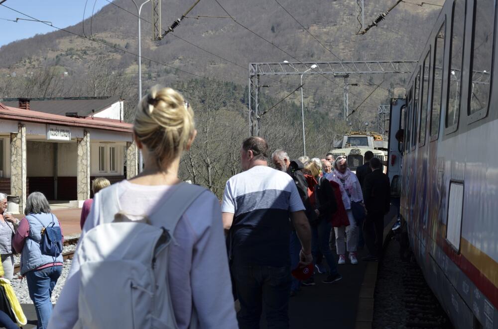 <p>“Pokretanjem ovih vozova i drugima u najavi, možemo smatrati da je turistička sezona u našoj kompaniji zvanično počela"<br /> </p>