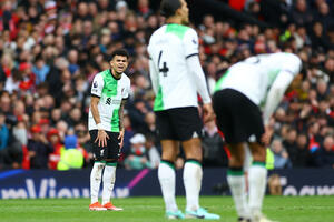 Cruel punishment at "Old Trafford": Liverpool somehow avoided defeat and...