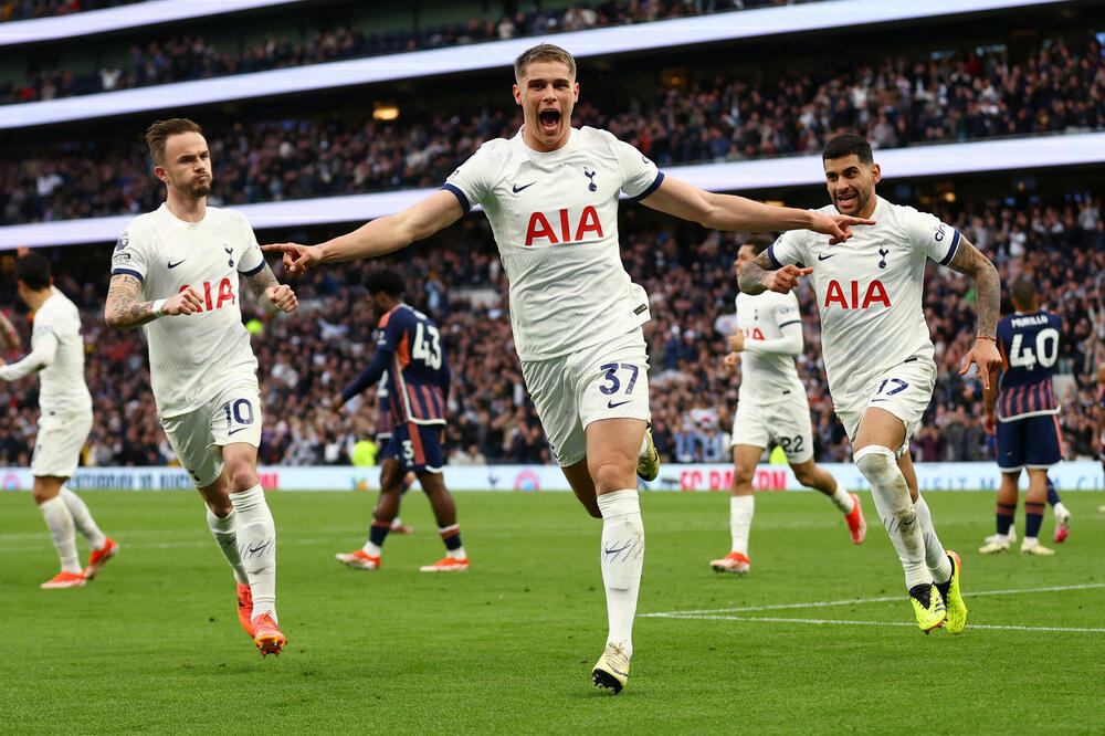 Van de Ven proslavlja gol, Foto: Reuters