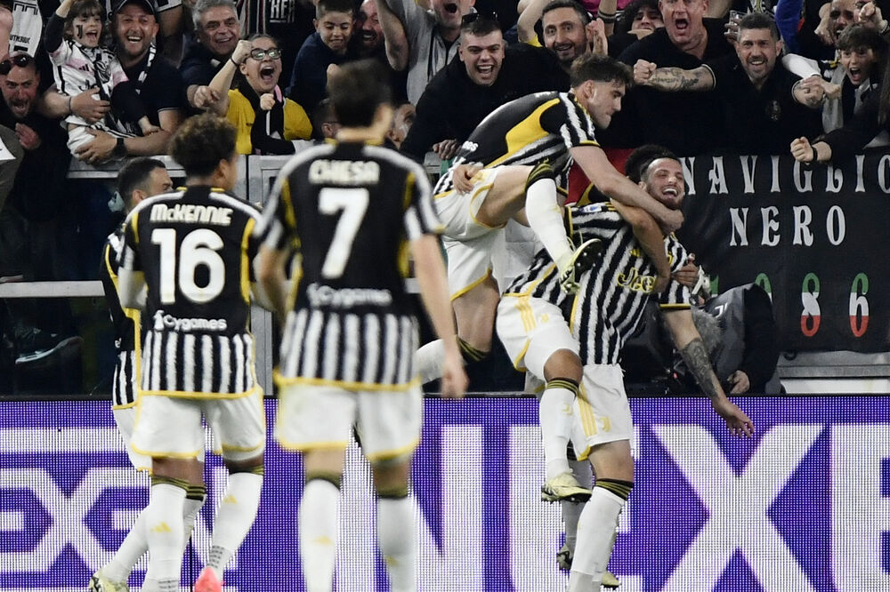 Gati proslavlja gol sa saigračima, Foto: Reuters