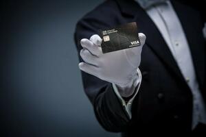Visa Platinum Business metalna kartica - sinonim za prestiž i...