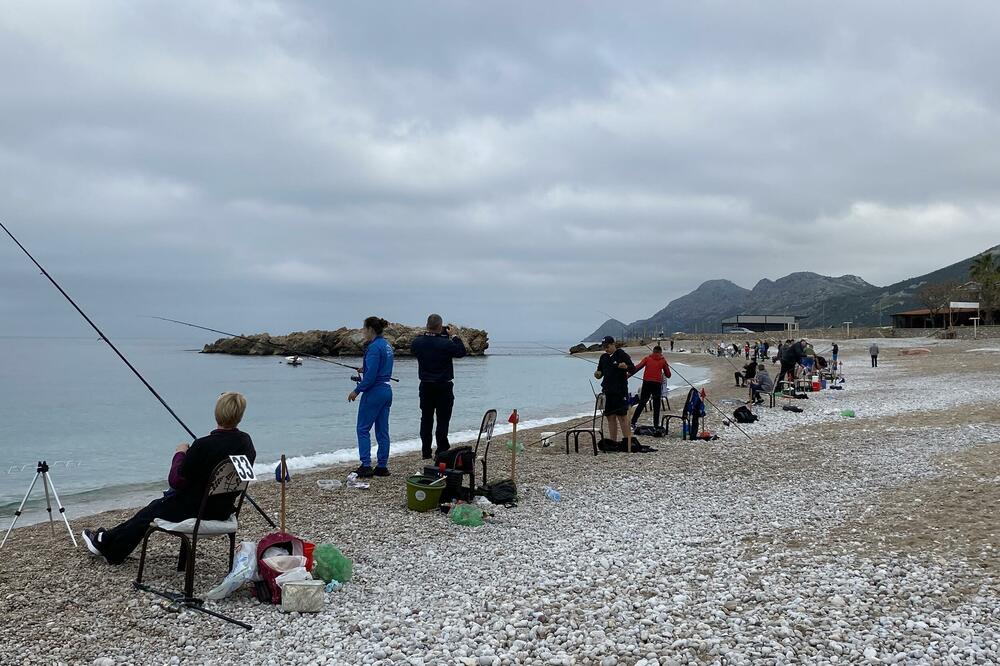 Ribarilo se i sa obale, Foto: Marija Pešić