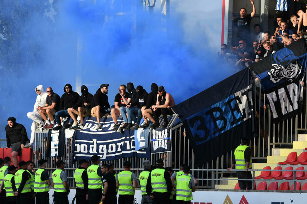 Varvari tokom meča na "DG areni", Foto: FSCG