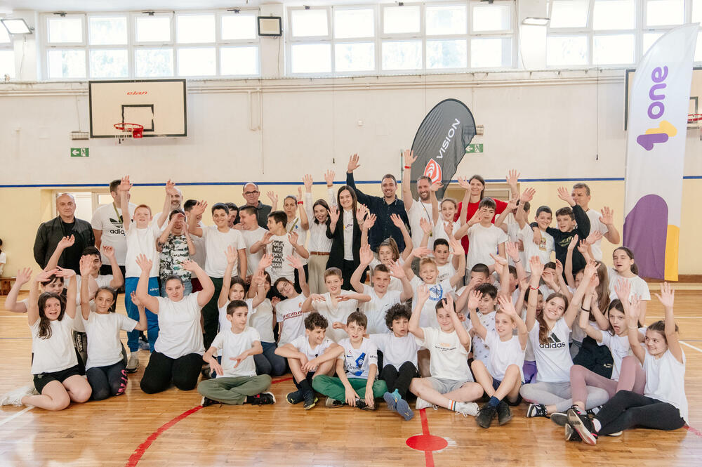 <p><strong>Donirana sportska oprema podgoričkoj Osnovnoj školi ”Maksim Gorki”</strong></p>