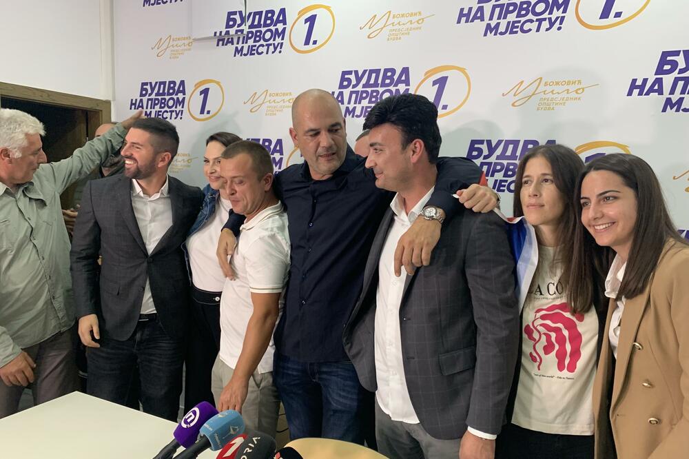 Nekad zajedno sada konkurentni: Proslava izborne pobjede DF u Budvi 2022. godine, Foto: Vuk Lajović