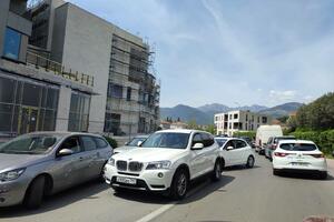 Almost complete collapse of traffic in Tivat: Kilometer columns,...