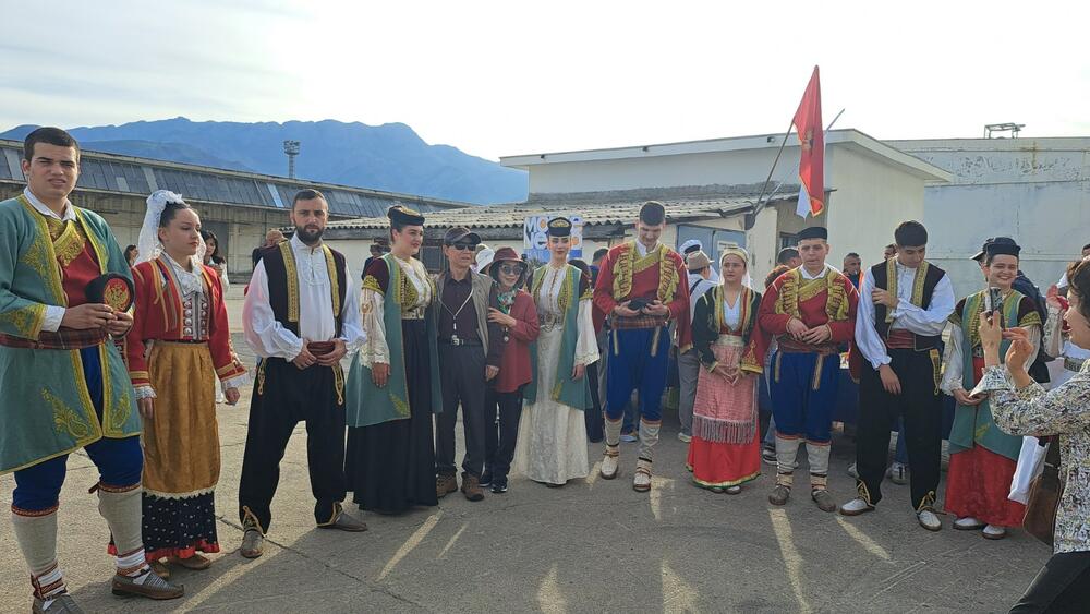 <p>"Sun Princess" ima 2150 kabina za goste i oko 1600 članova posade a prvi put je zaplovio morem ove godine</p>