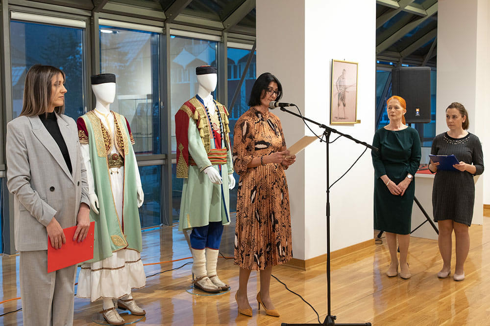 Dejana Drobnjak na otvaranju izložbe