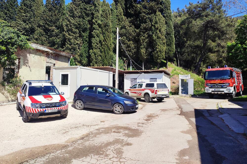 Improvizovani uslovi u kojima je sada smještena SZS, Foto: Siniša Luković