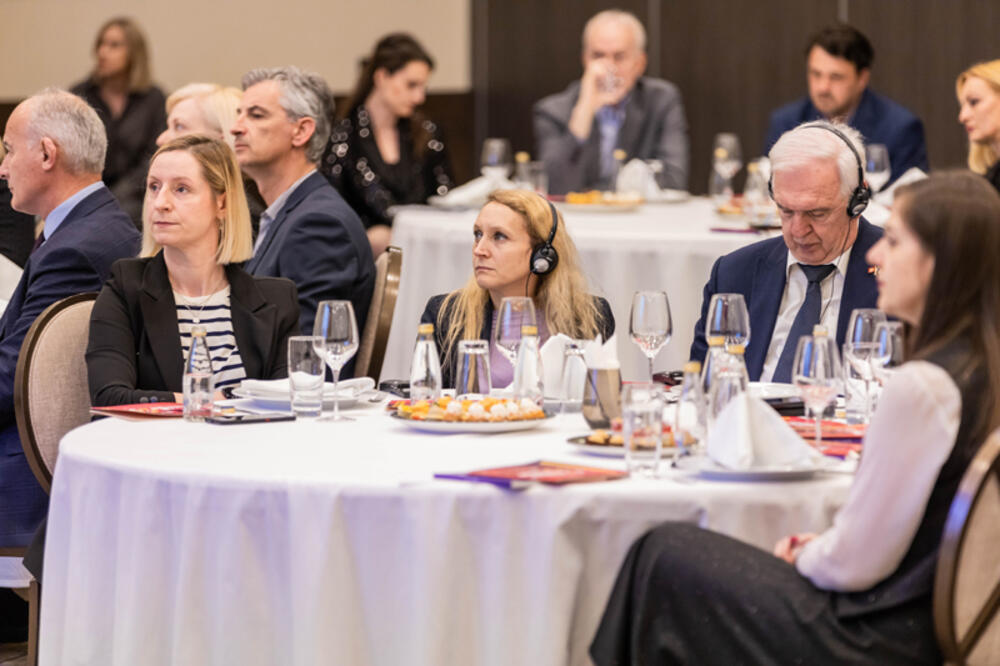 <p>"Novim medijskim zakonima osigurali smo institucionalnu nezavisnost Agencije za elektronske medije, prenijeli EU Direktivu iz oblasti AVM usluga, proširili nadležnosti Agencije. Jako nam je važno da imamo kredibilne, nezavisne, izvještaje o radu regulatora"</p>