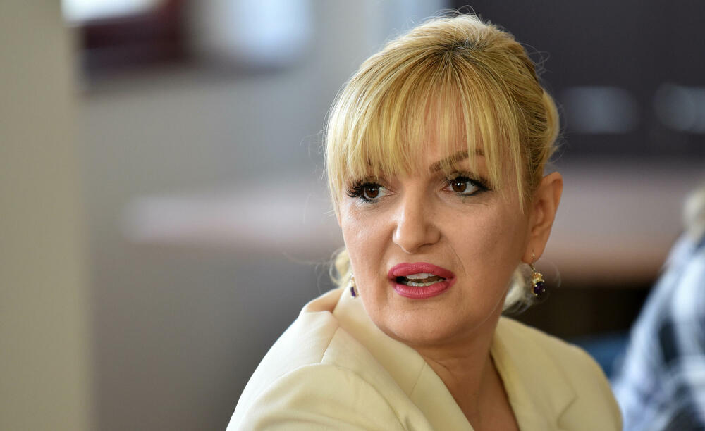 <p>Ona je na radnom doručku sa novinarima, istakla da je u organizaciji Skupštine Glavnog grada, u saradnji sa Zajednicom opština, gdje je odnedavno predsjednica Skupštine Zajednice opština, počeli su sa organizacijom niza okruglih stolova</p>