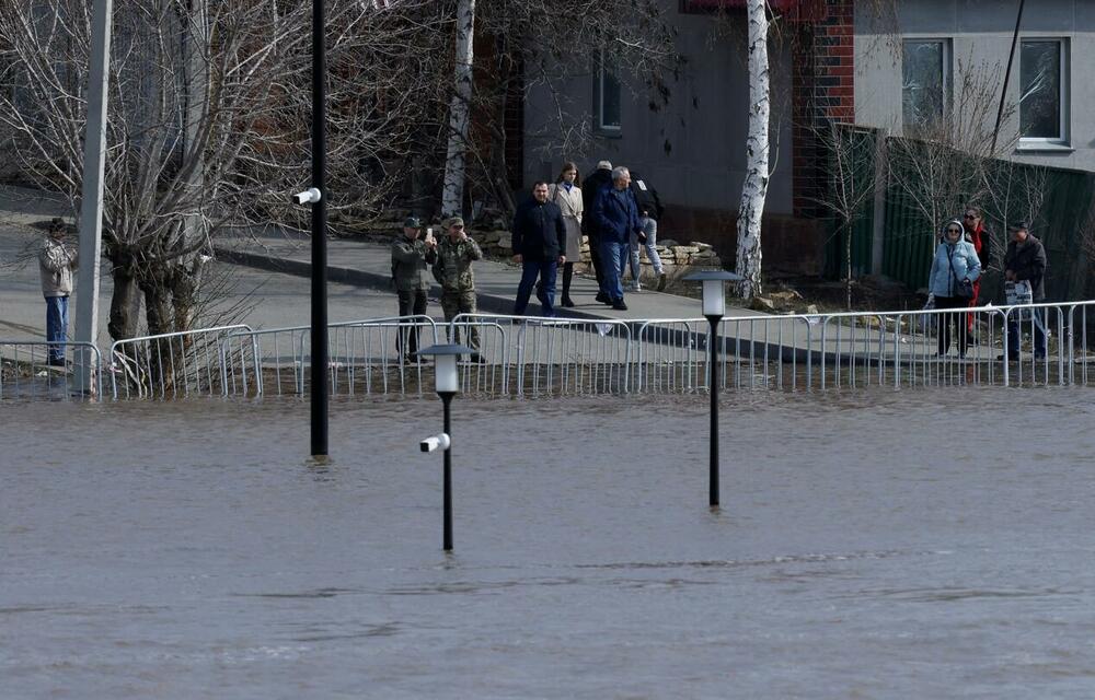<p>Potop otopljene vode primorao je preko 120.000 ljudi da napuste svoje domove</p>
