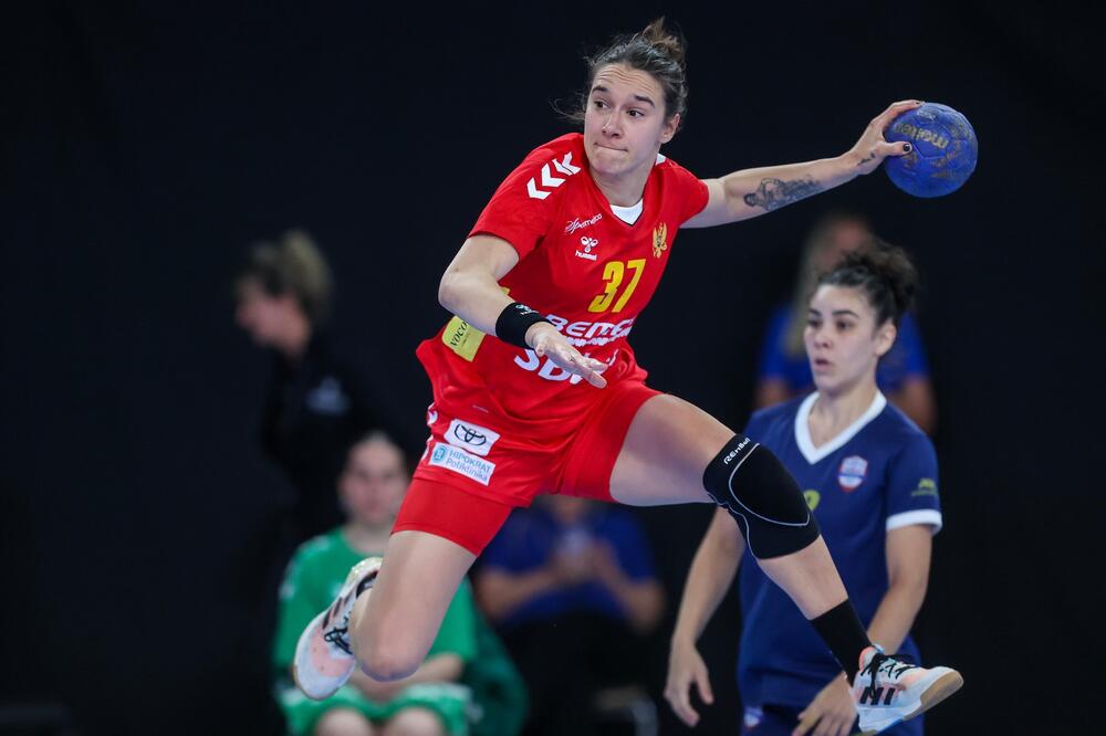 Right wing "lioness" Nina Bulatović during the match with Paraguay in Ulm, Photo: IHF