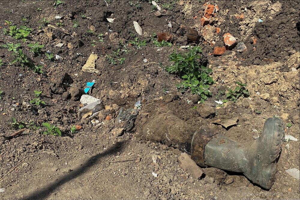 Tijelo ruskog vojnika u selu Mala Rohan u martu 2022., Foto: Rojters