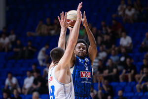 Future on plus 31 against Zadar - blue dominant to 1:0 on...
