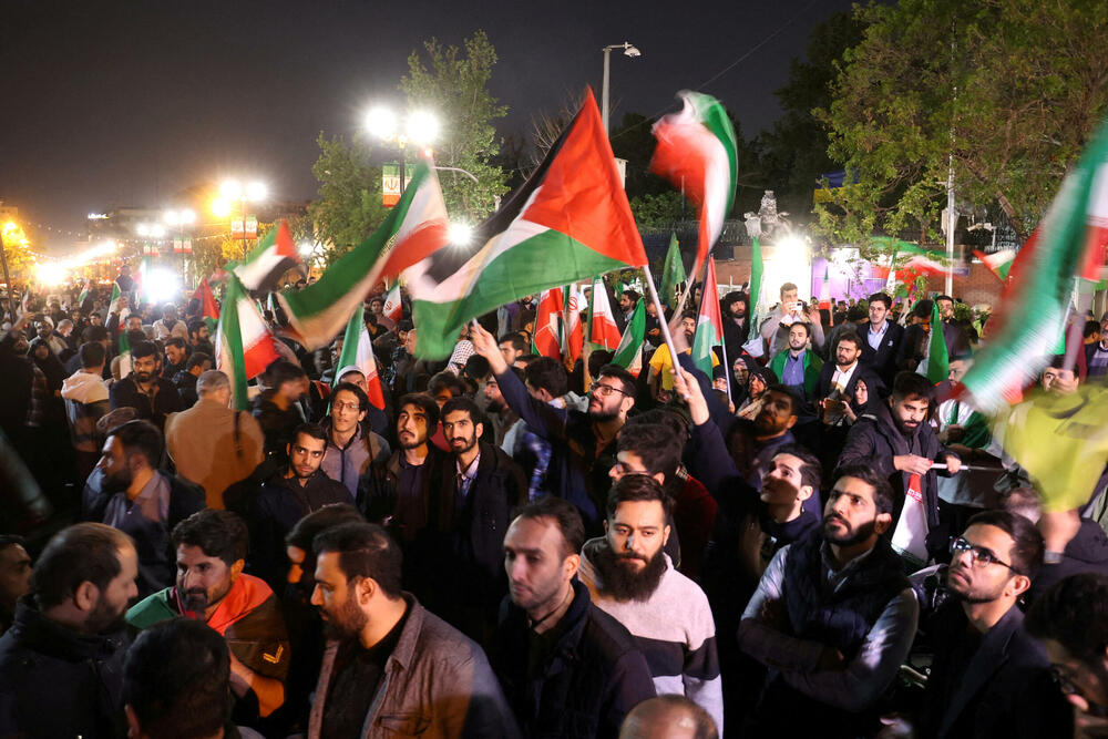 Iranci na demonstracijama protiv Izraela ispred britanske ambasade u Teheranu