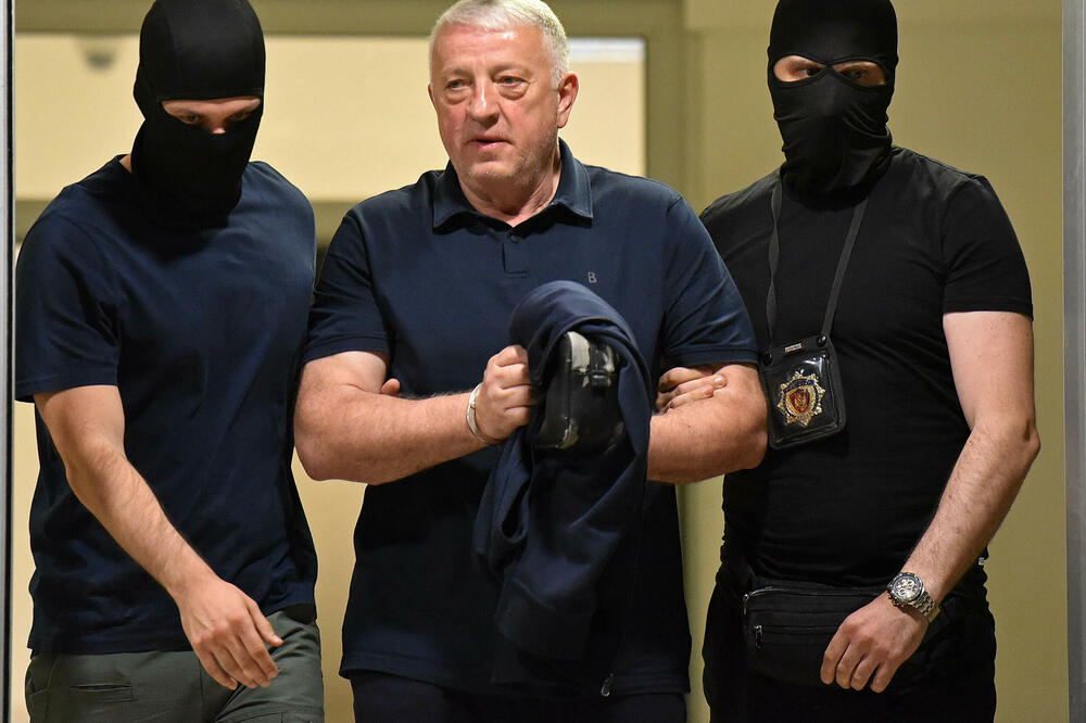 Jedno od ranijih privođenja Lazovića, Foto: Boris Pejović