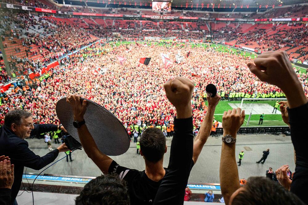 Ćabi Alonso i njegovi igrači proslavljaju titulu Bundeslige, Foto: Bayer 04 Leverkusen (X)