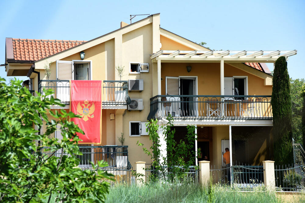 Search of Lazović's house in Podgorica, Photo: Luka Zeković