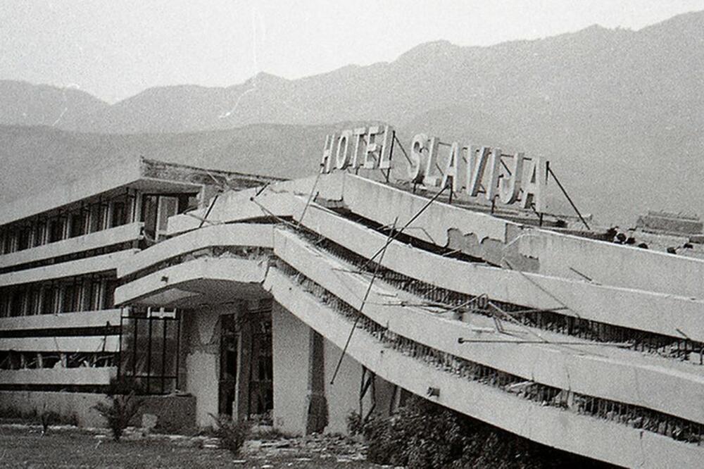 Ruševine budvanskog hotela Slavija bile su jedna od najupečatljivijih slika poslije zemljotresa 1979. godine, Foto: Vlada Crne Gore/Arhiva
