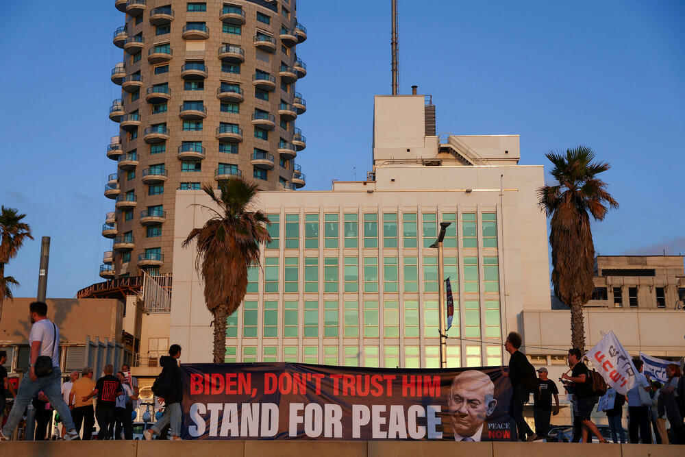 Protest u znak podrške Bajdenu ispred ambasade SAD u Tel Avivu