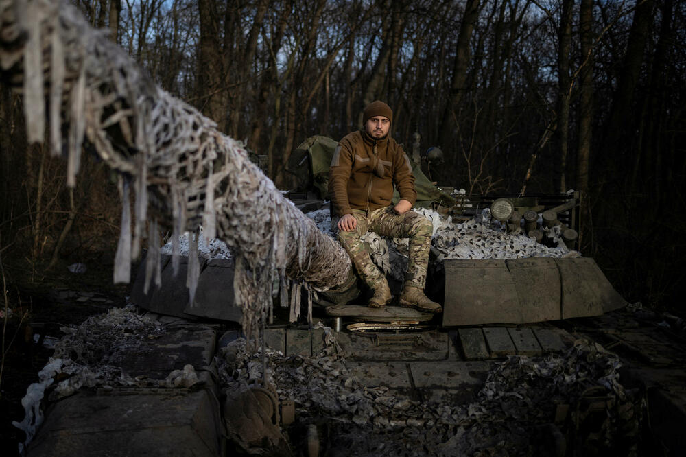 Ukrainian soldier on a tank in the Donetsk region, Photo: Reuters