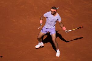 The king returned to clay after two years and triumphed slightly:...