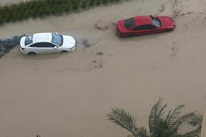 In Oman, 18 died in floods after the rains, the streets of Dubai under...