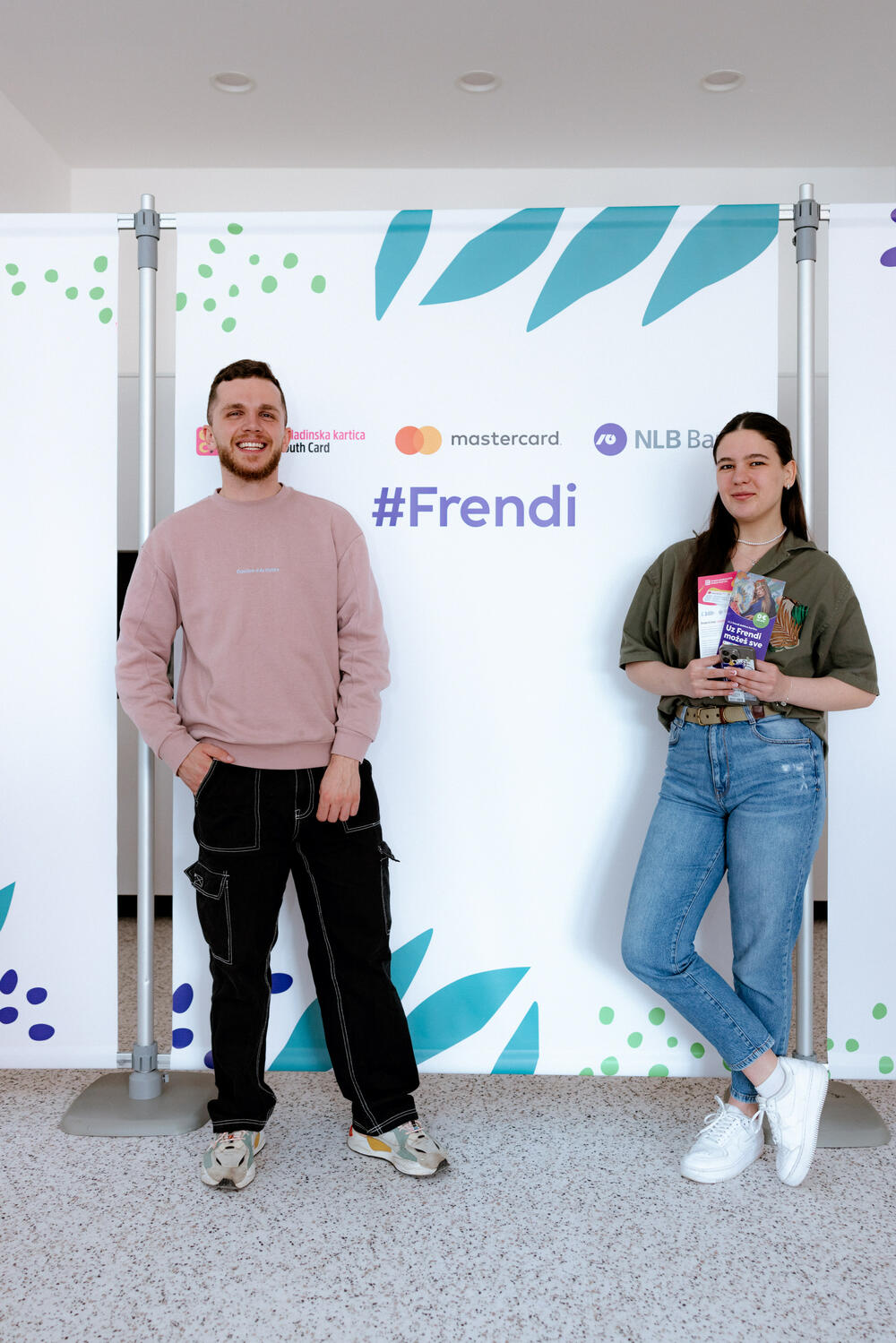 <p>Za mlade širom Crne Gore, NLB Banka i Evropska omladinska kartica u saradnji sa kompanijom Mastercard pripremili su brojne povoljnosti i mogućnosti, a u povodu prvog rođendana od lansiranja Frendi debitne platne kartice od reciklirane plastike, koja je namijenjena mladima od 13 do 29 godina.</p>  <p> </p>