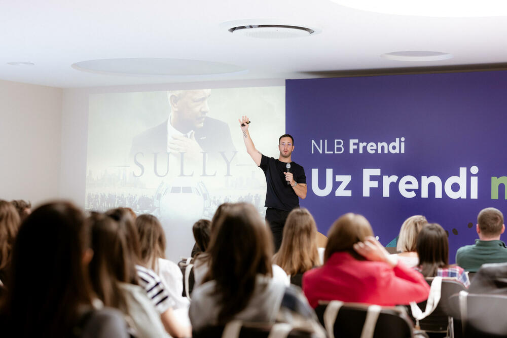 <p>Za mlade širom Crne Gore, NLB Banka i Evropska omladinska kartica u saradnji sa kompanijom Mastercard pripremili su brojne povoljnosti i mogućnosti, a u povodu prvog rođendana od lansiranja Frendi debitne platne kartice od reciklirane plastike, koja je namijenjena mladima od 13 do 29 godina.</p>  <p> </p>