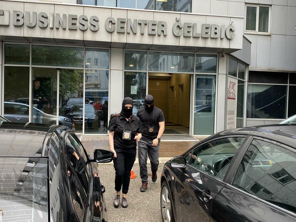 <p>Službenici SPO su prethodno iznijeli dokumentaciju iz ASK</p>