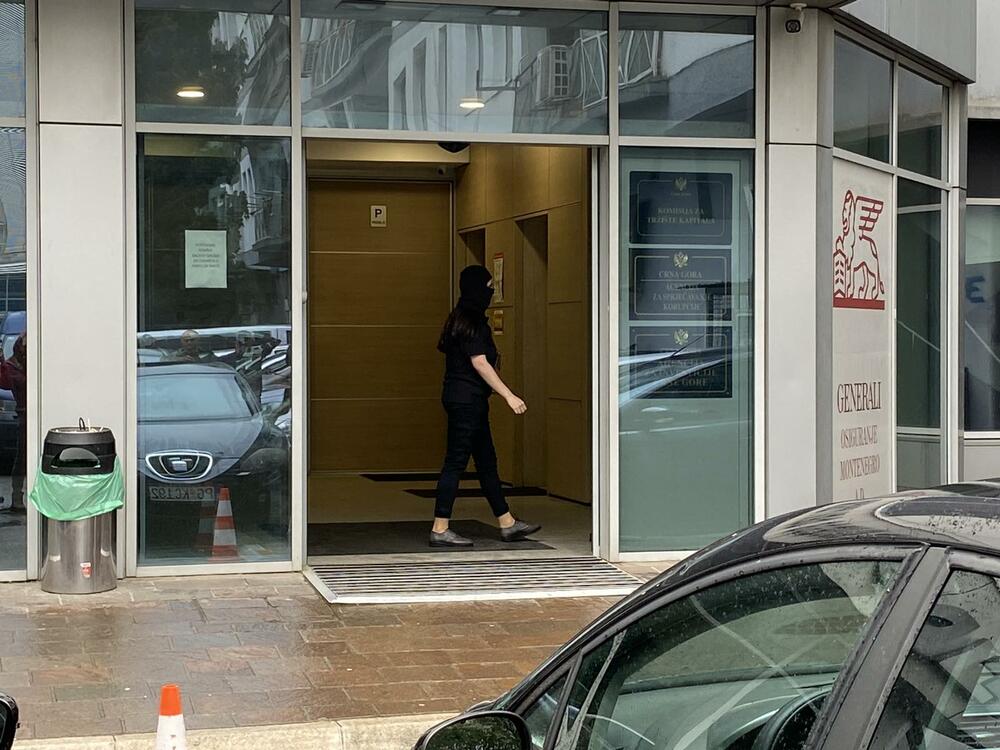 <p>Službenici SPO su prethodno iznijeli dokumentaciju iz ASK</p>